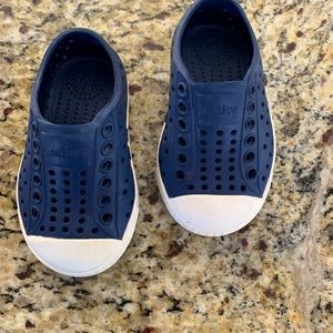 Native shoes size c4